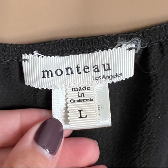 MONTEAU Los Angeles: V-Neck Black Top - Picture 6 of 7